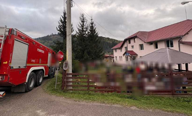 Incendiu la un centru de reabilitare pentru adulţi cu dizabilităţi. 27 de persoane aflate în clădire au fost evacuate