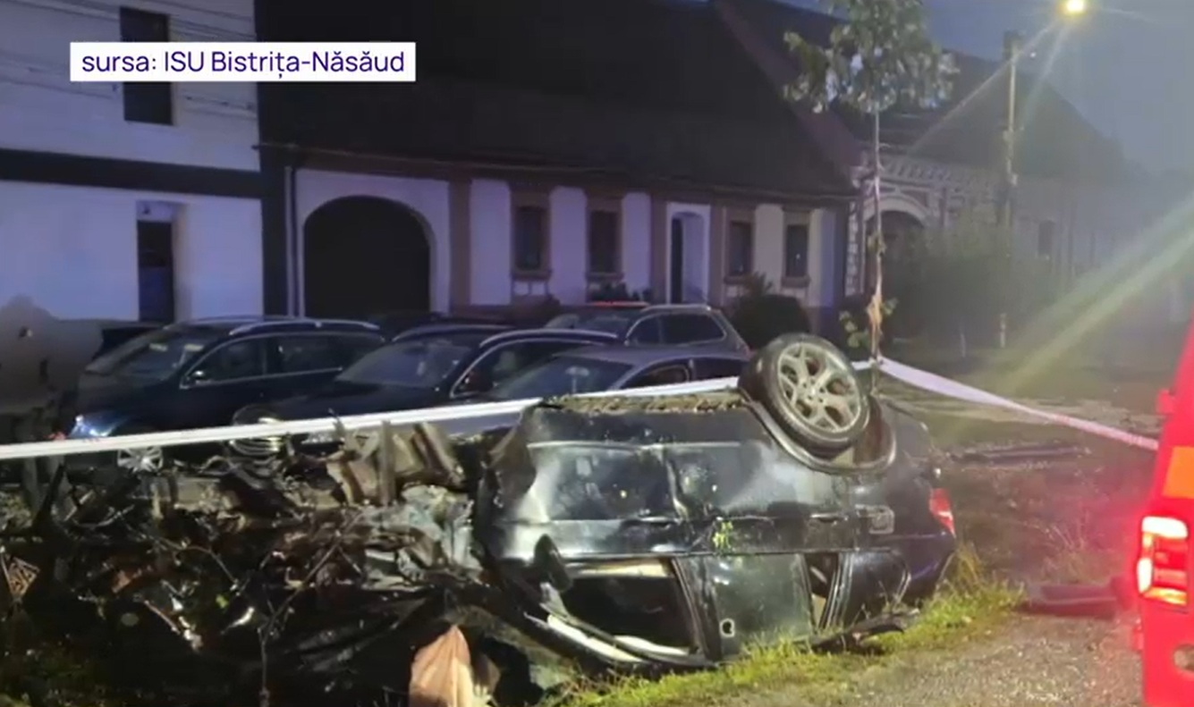 Momentul in care o soferita care bause alcool se rastoarna cu masina. 3 oameni au fost raniti, printre care si un copil