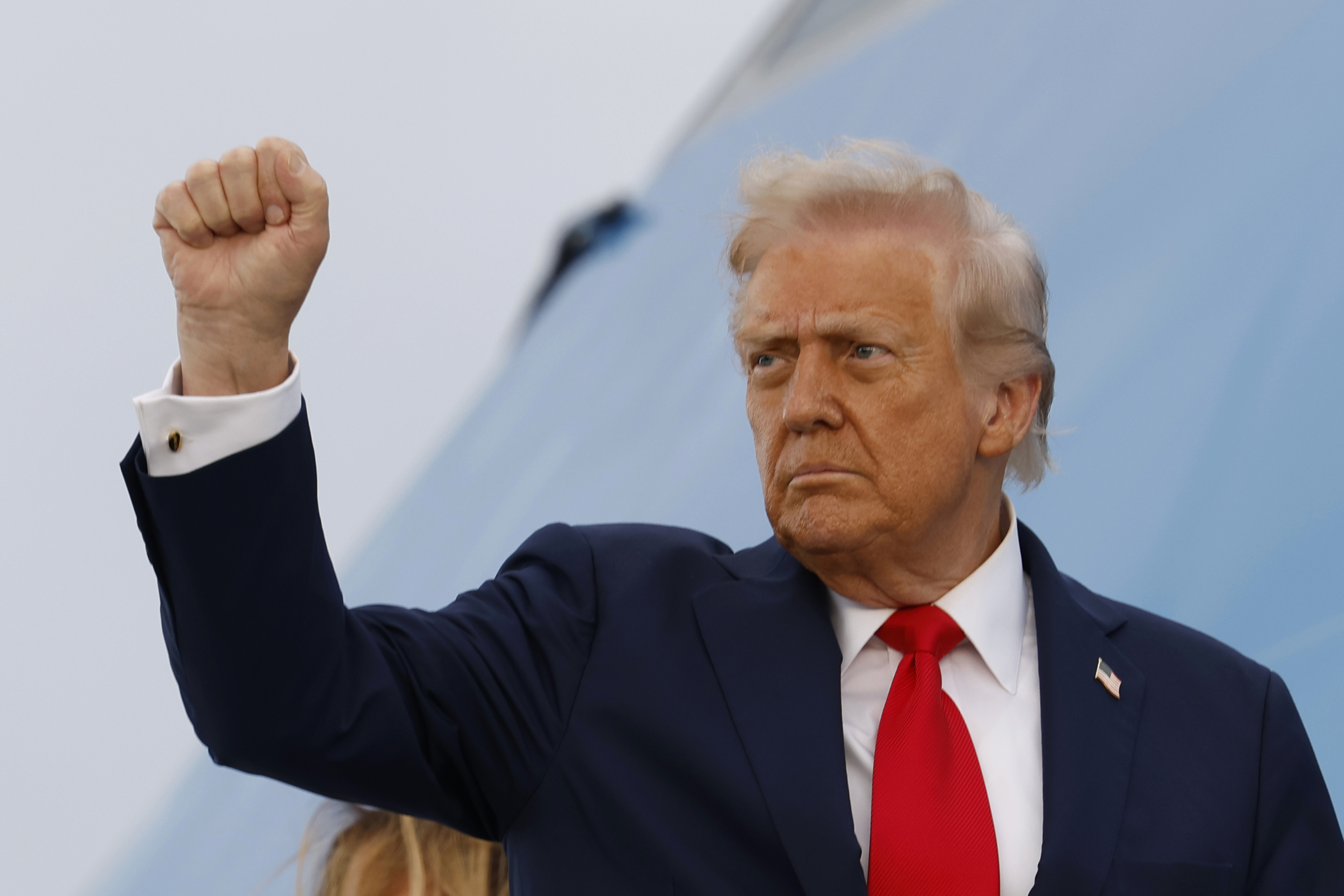 Reacția lui Donald Trump, după ce mai mulți susținători au sugerat că ar trebui să rămână la putere și după 2028