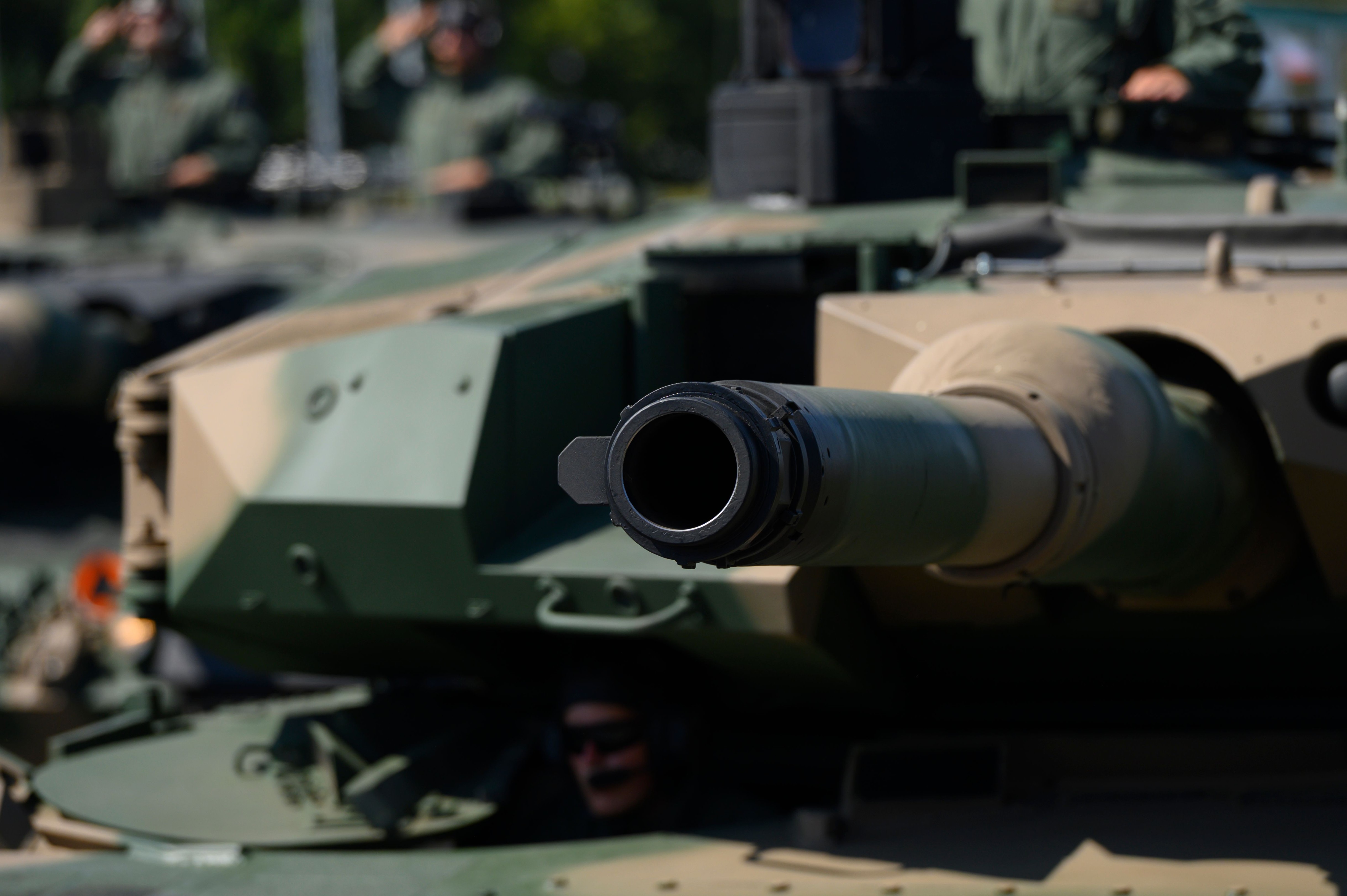 De ce europenii pariază pe tancuri, când dronele le aruncă în aer pe câmpul de luptă din Ucraina. Un război NATO-Rusia ar fi diferit