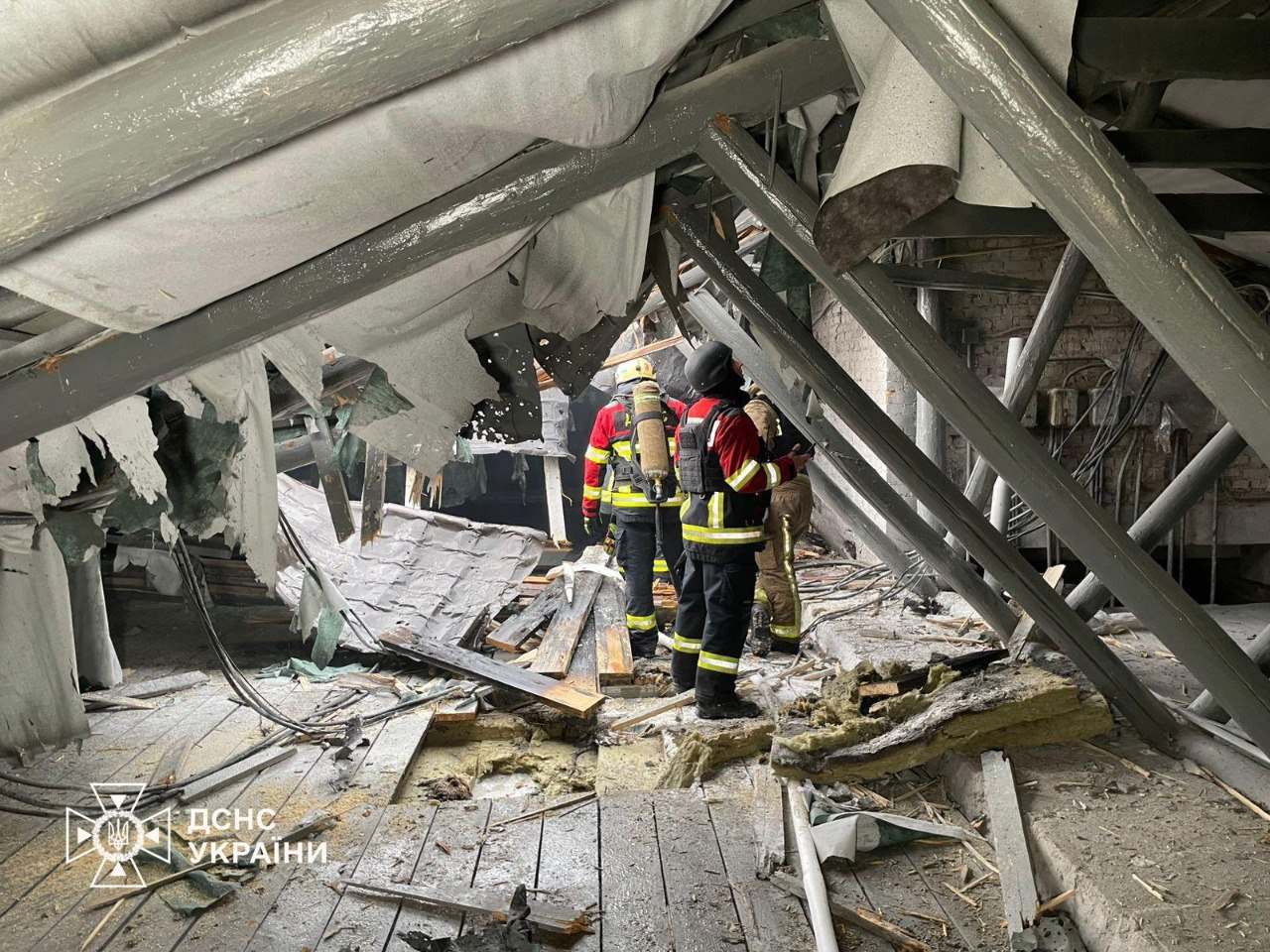 Armata lui Putin a bombardat un centru prenatal din Sumî. În clădire se aflau 166 de persoane