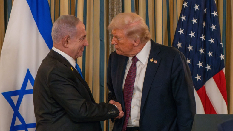 Benjamin Netanyahu dă mâna cu Donald Trump