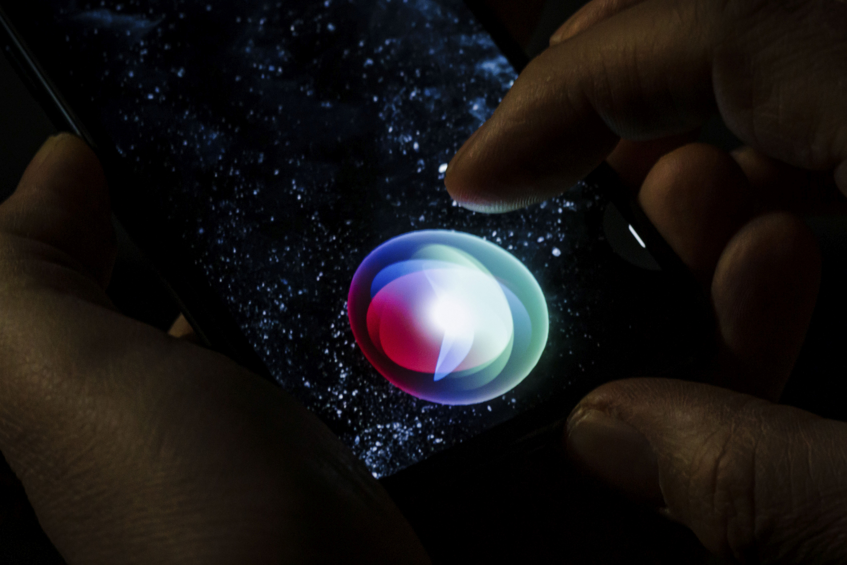 Procurorii francezi au deschis o anchetă privind colectarea ilegală de date prin intermediul Siri, asistentul vocal al Apple