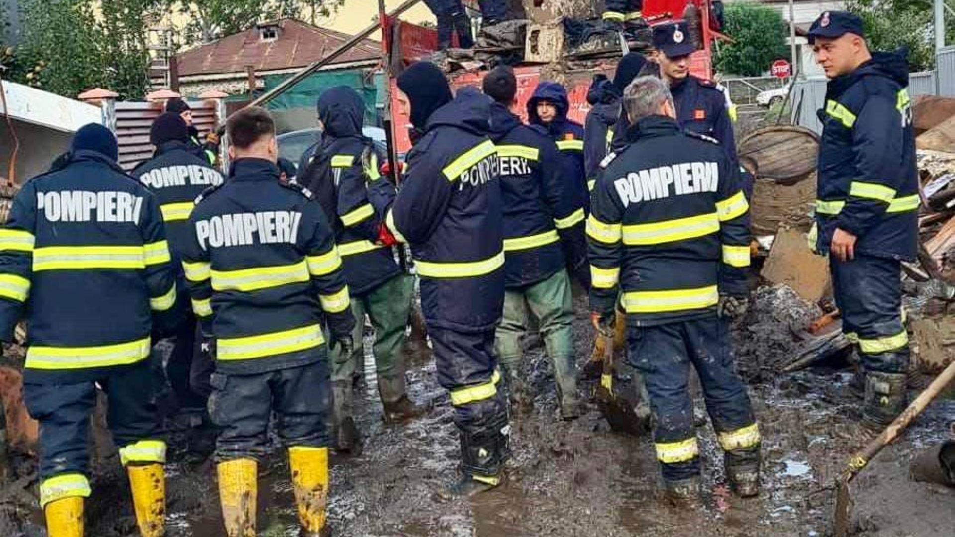 Un tânăr de 19 ani s-a certat cu părinții și a dat foc apartamentului lor din București. Acum a fost reținut