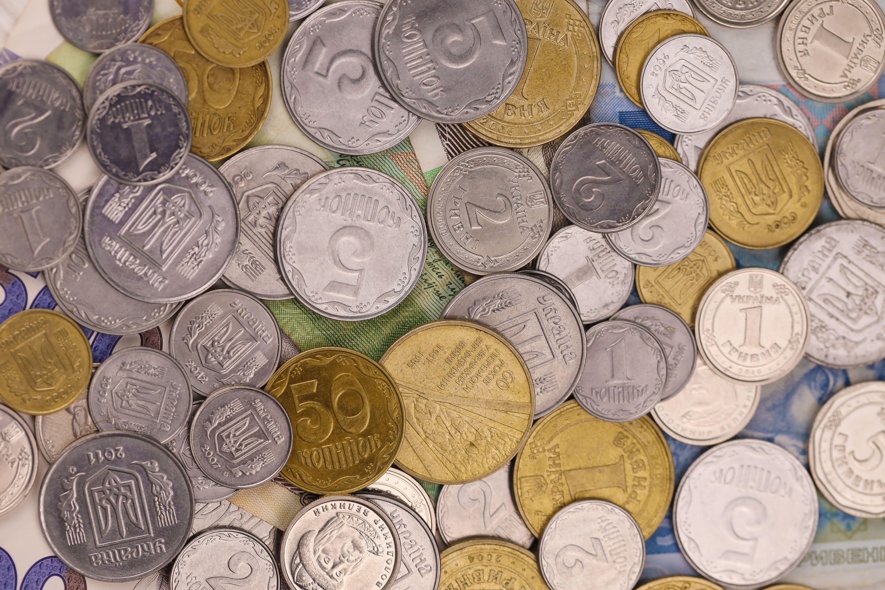 „Războiul bănuțului”. Cum încearcă Ucraina să lupte cu moștenirea sovietică pentru a-și apăra propria identitate