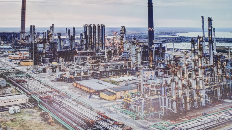 rafinaria Navodari vazuta de sus