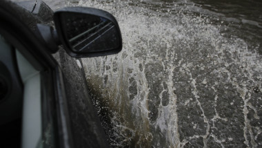 inundatie strazi inundate trafic auto ploaie ploi torentiale
