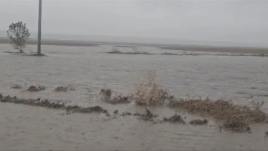 N10 MASINI LUATE DE APE INUNDATII NICOLAE BALCESCU CONSTANTA VO 081025_00170