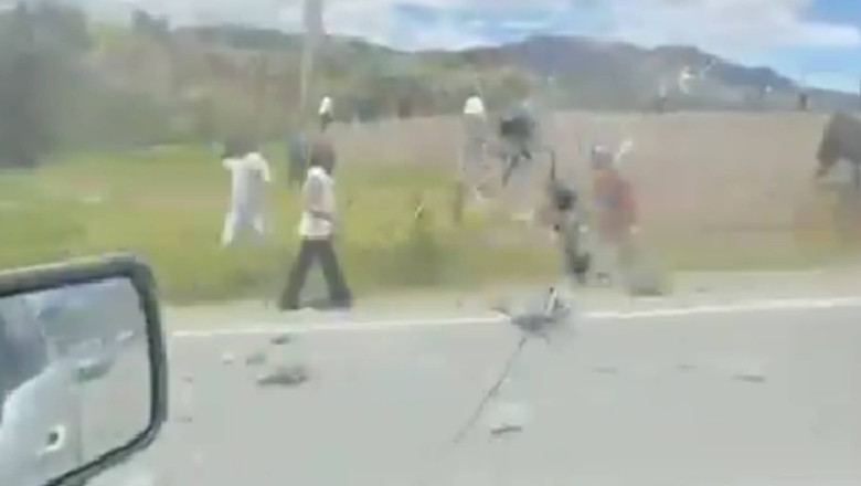 masina presedinte ecuador-atac pietre