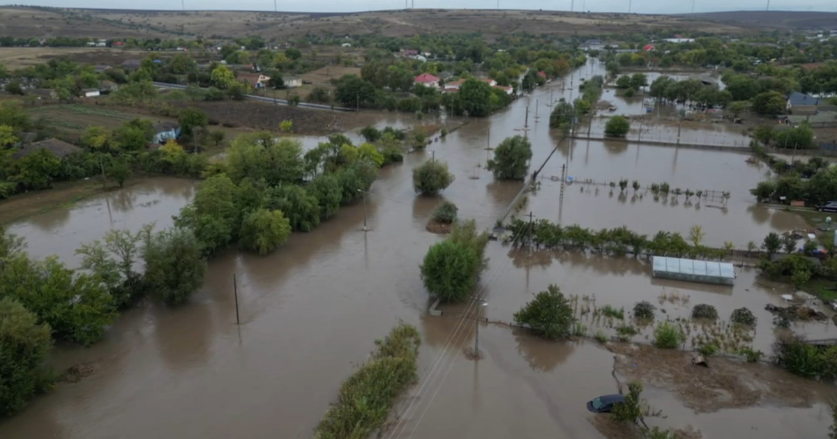 Codul roșu de ploi puternice prelungit în județul Constanța: cât mai durează și care sunt localitățile afectate