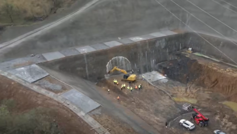 Au început lucrările la tunelul Robești de pe A1 Sibiu-Pitești, care va avea 900 de metri lungime. Imagini cu săpăturile în munte