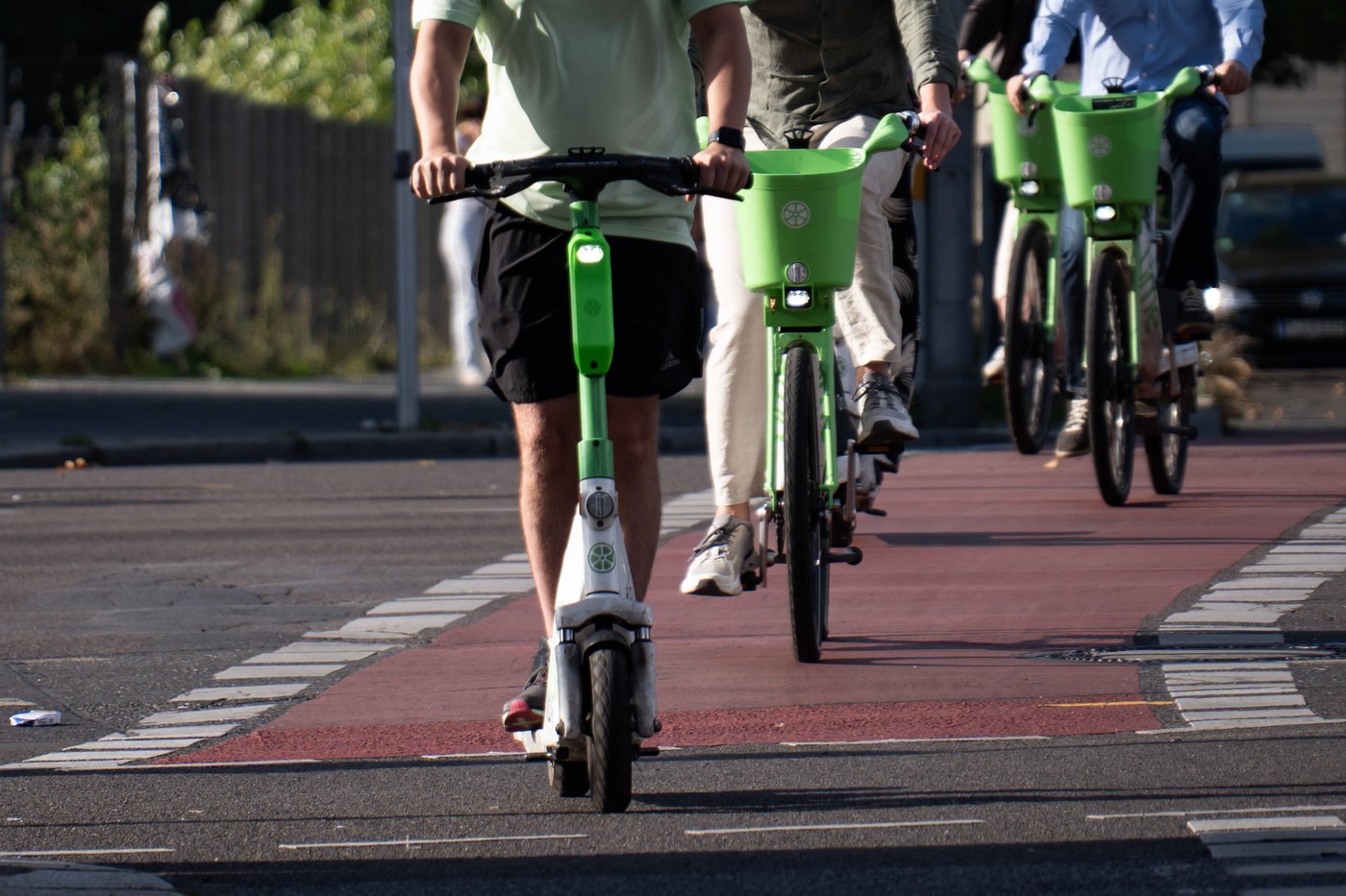 Permis pentru trotinete și biciclete electrice. Un proiect de lege a fost depus în Parlament