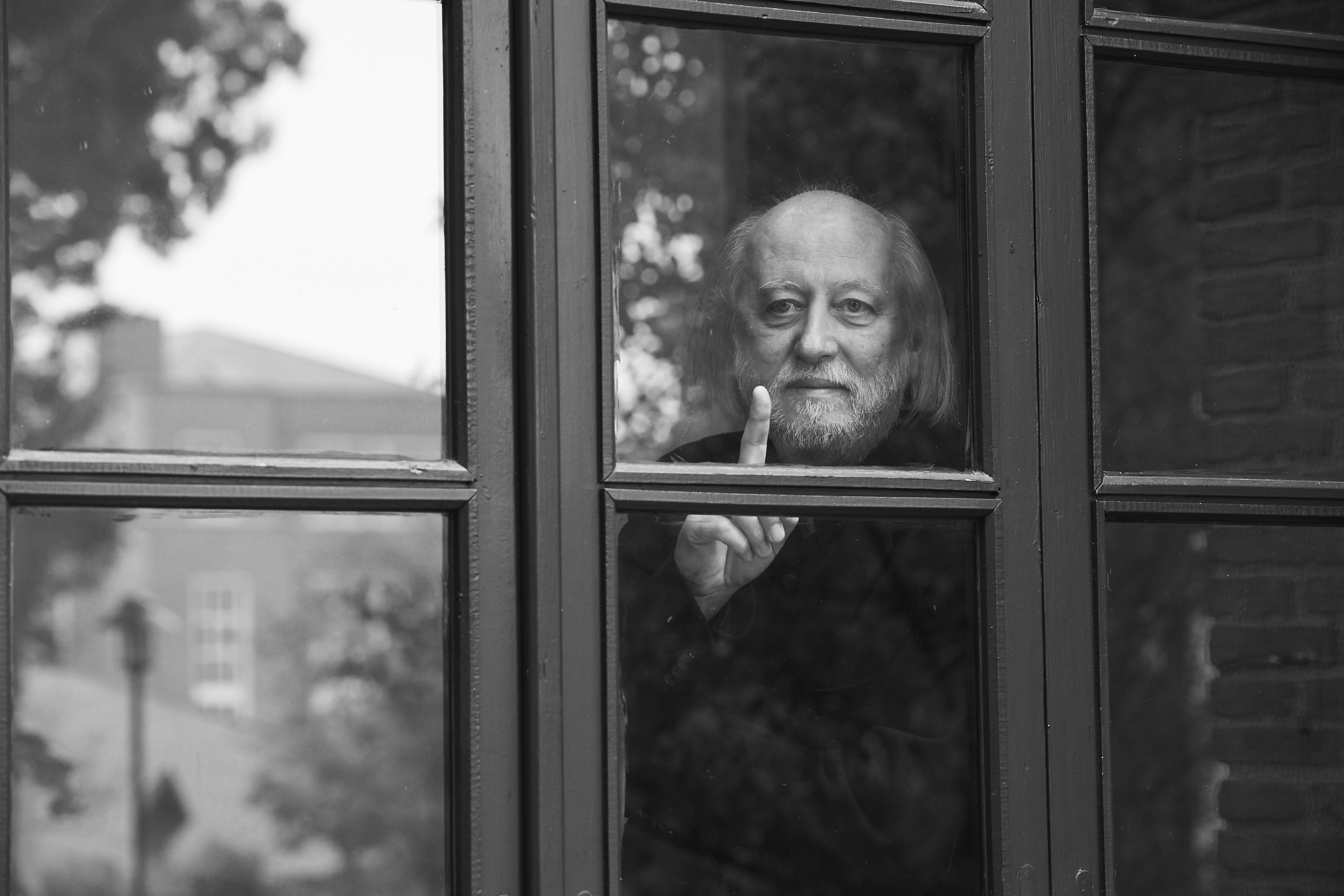 „Apocalipsa este acum”. De ce alegerea lui László Krasznahorkai la Nobelul pentru Literatură reflectă exact vremurile în care trăim