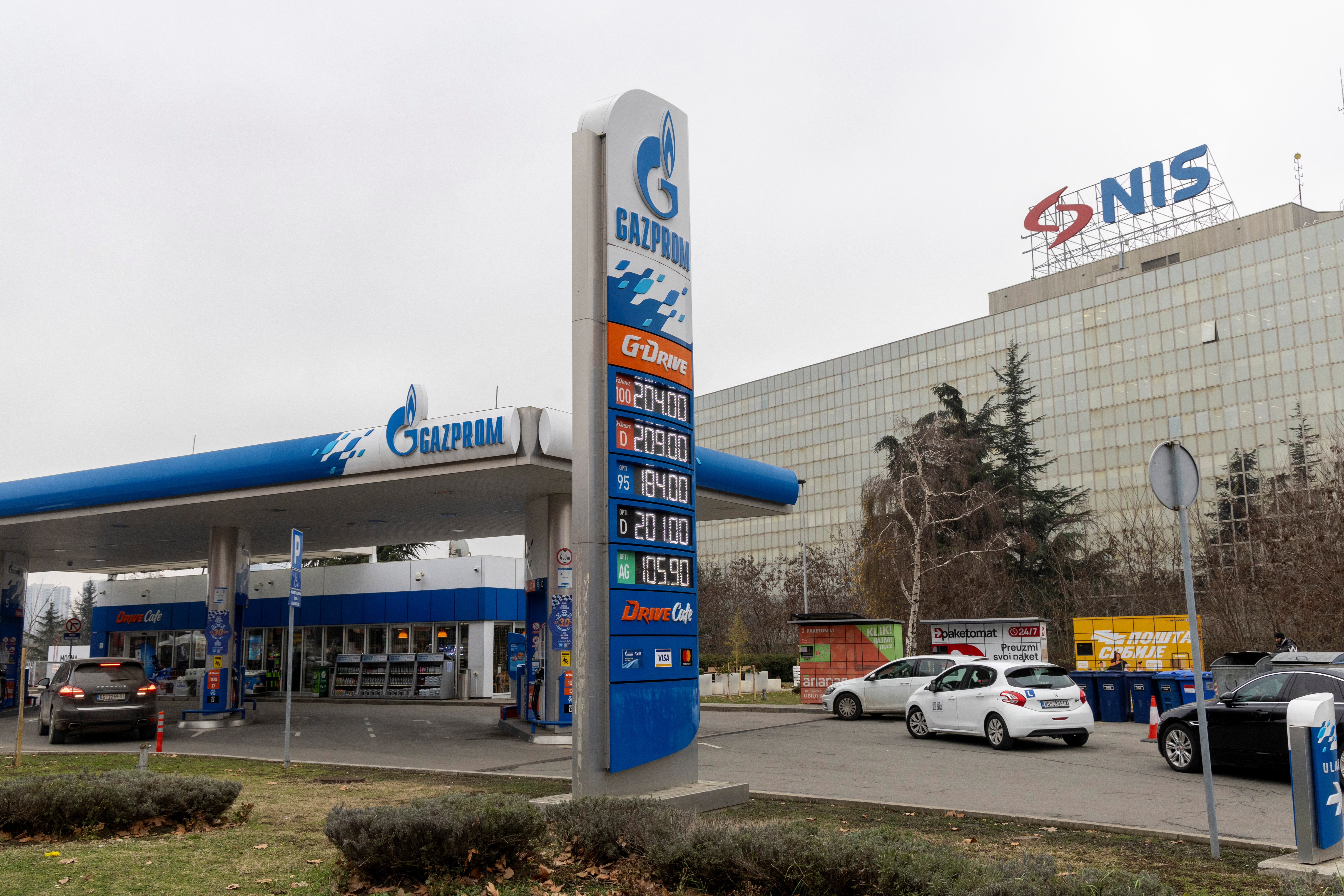 SUA sancționează principalul furnizor de petrol al Serbiei. NIS este controlată de Rusia
