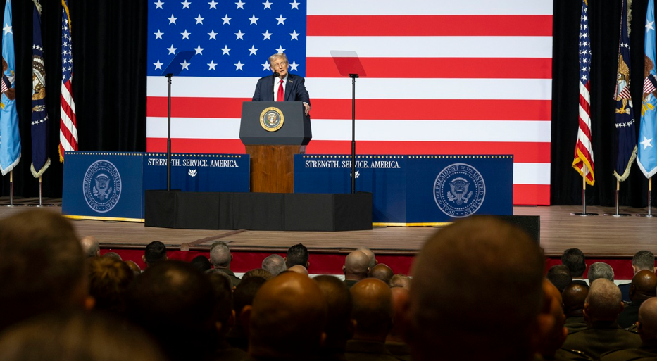 Frică, laude şi tăcere - reacţii la întâlnirea lui Trump cu generalii americani