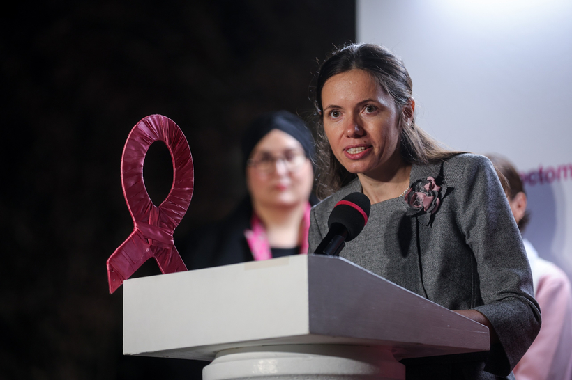 „România în lumină”, proiectul social al Președinției, începe azi cu implicarea Mirabelei Grădinaru. Palatul Cotroceni, iluminat în mov