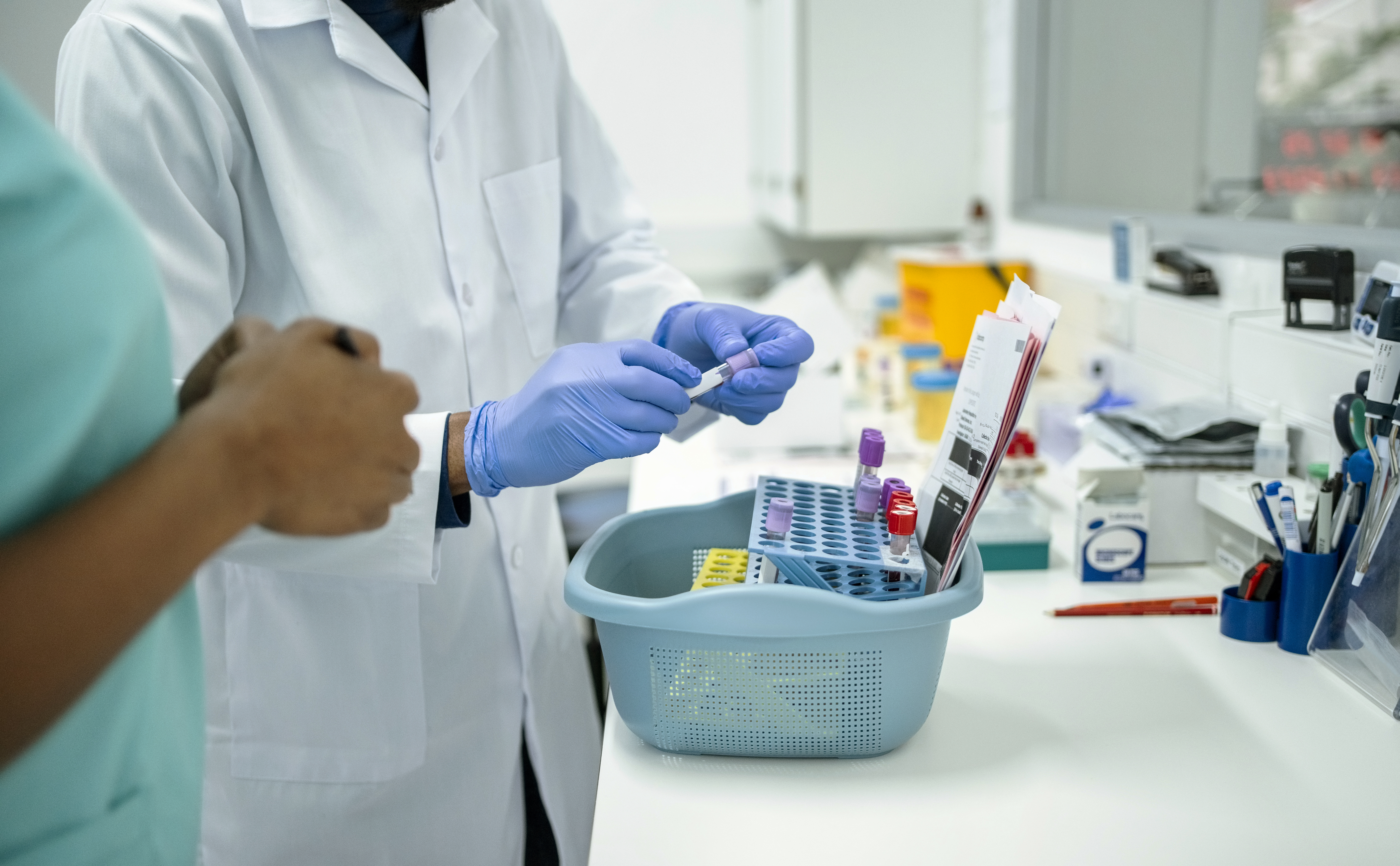 Ce este Clostridioides difficile, bacteria raspandita frecvent si in Romania. Medicii explica: „Infectia se transmite foarte usor”