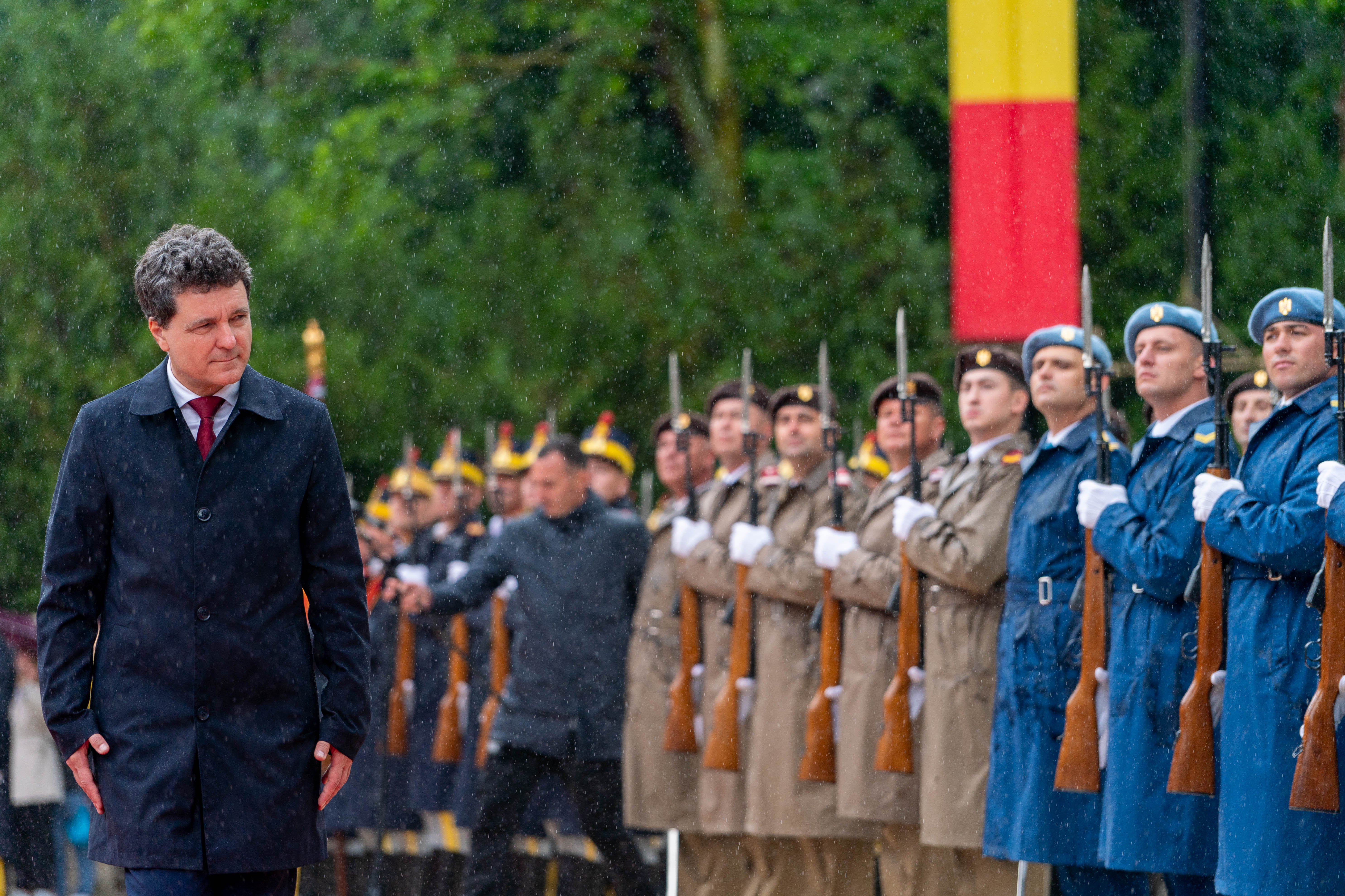 Ce spune președintele despre pregătirea populației pentru război: Avem vreo 4.000-5.000 de rezervişti și nu este suficient