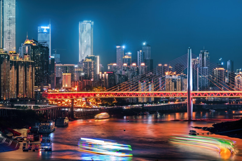 Chongqing: a city of beautiful mountains and rivers, a city of ''4D magic''