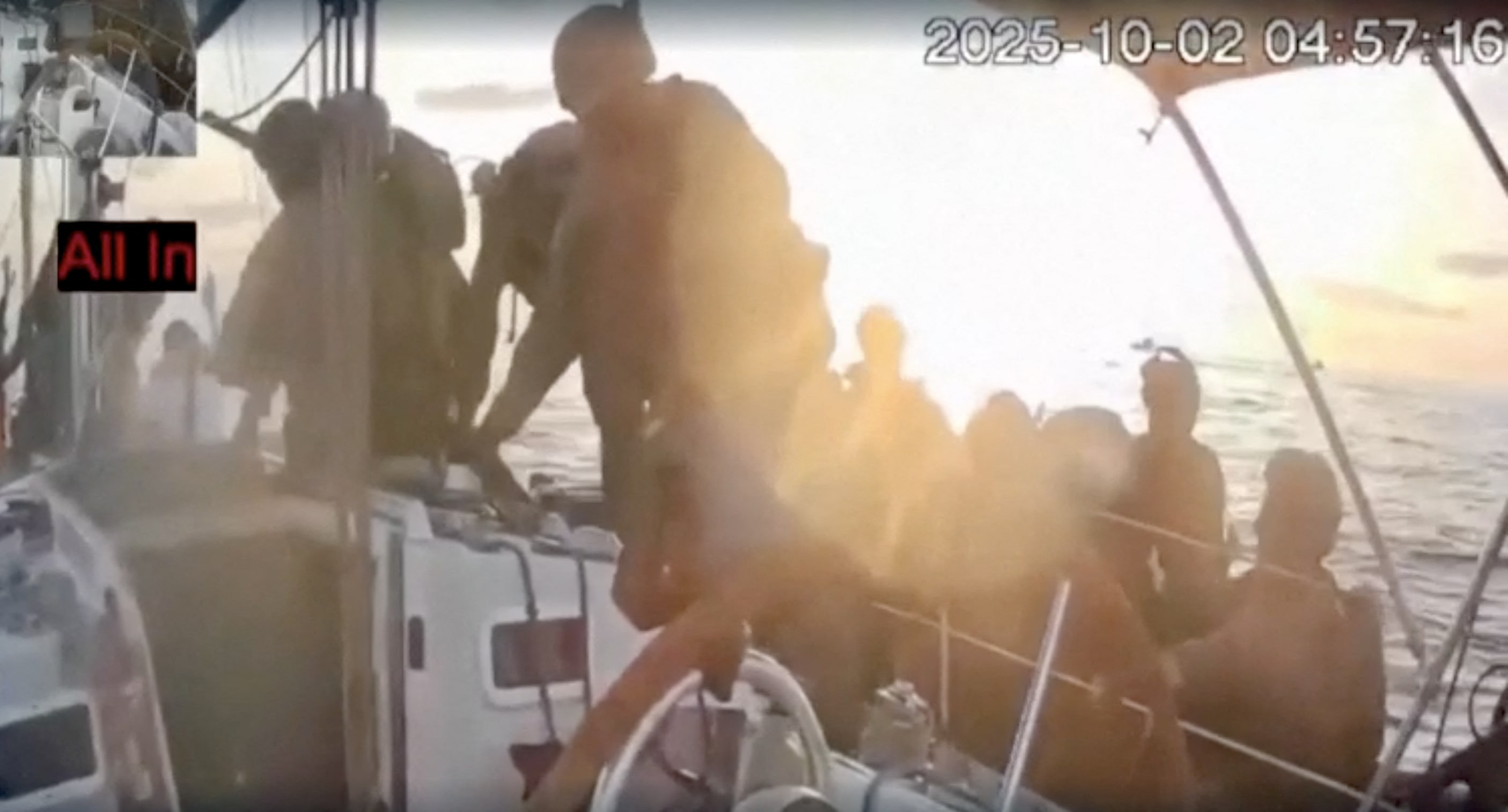 Forțele israeliene au interceptat flota de ajutor umanitar din Mediterana și au provocat proteste la nivel mondial