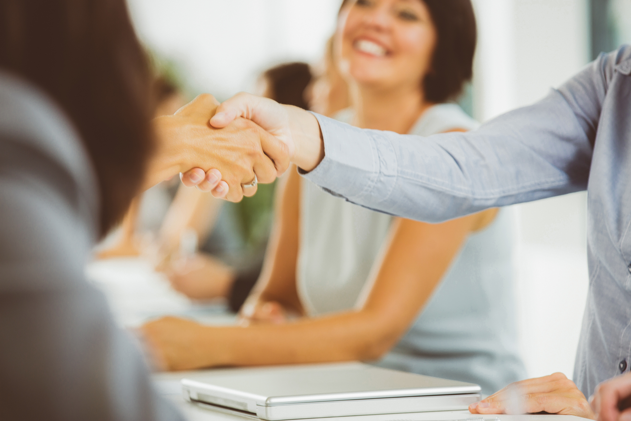 Schimbarea carierei la a doua tinerețe. Aproape un milion de români trecuți de 45 de ani și-au depus CV-urile în ultimele luni