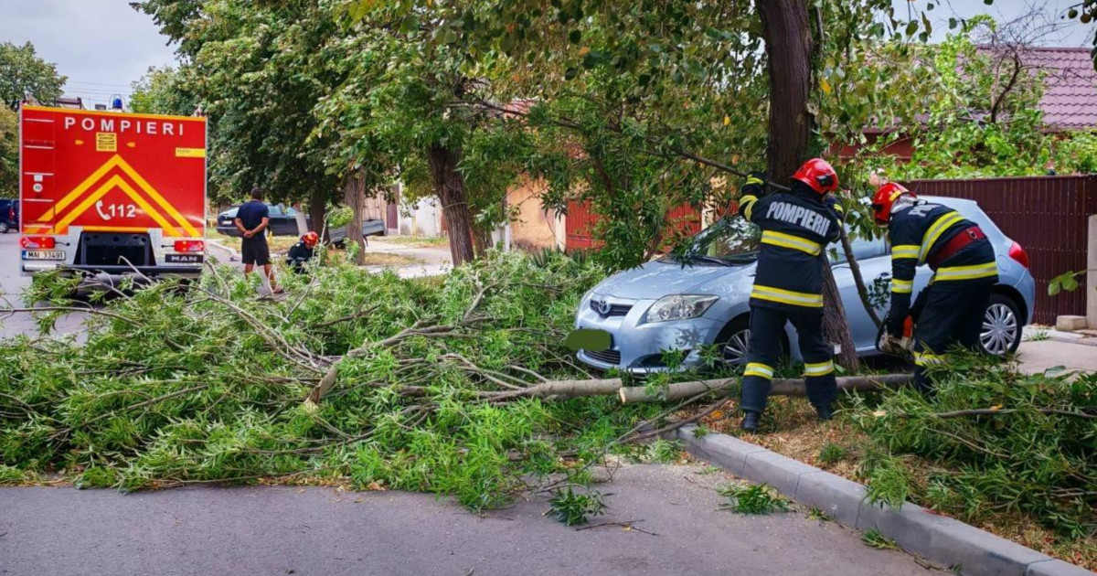 Pompierii au intervenit în București în urma fenomenelor extreme ...