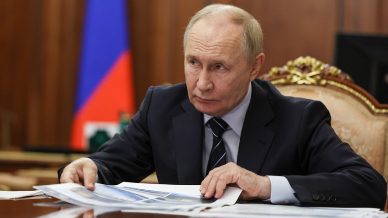 vladimir putin la birou