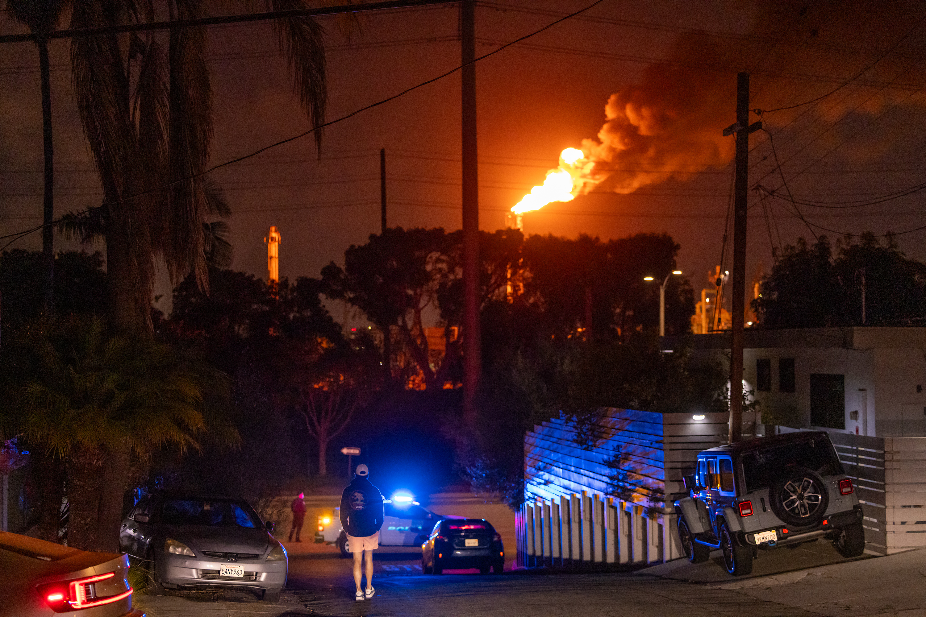 Incendiu uriaș la una dintre cele mai mari rafinării din SUA, după mai multe explozii care s-au auzit de la 20 de kilometri