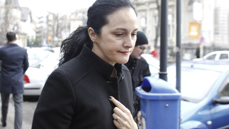 alina bica pe strada