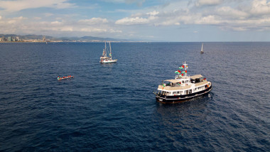 ambarcatiuni-flota ajutor umanitar