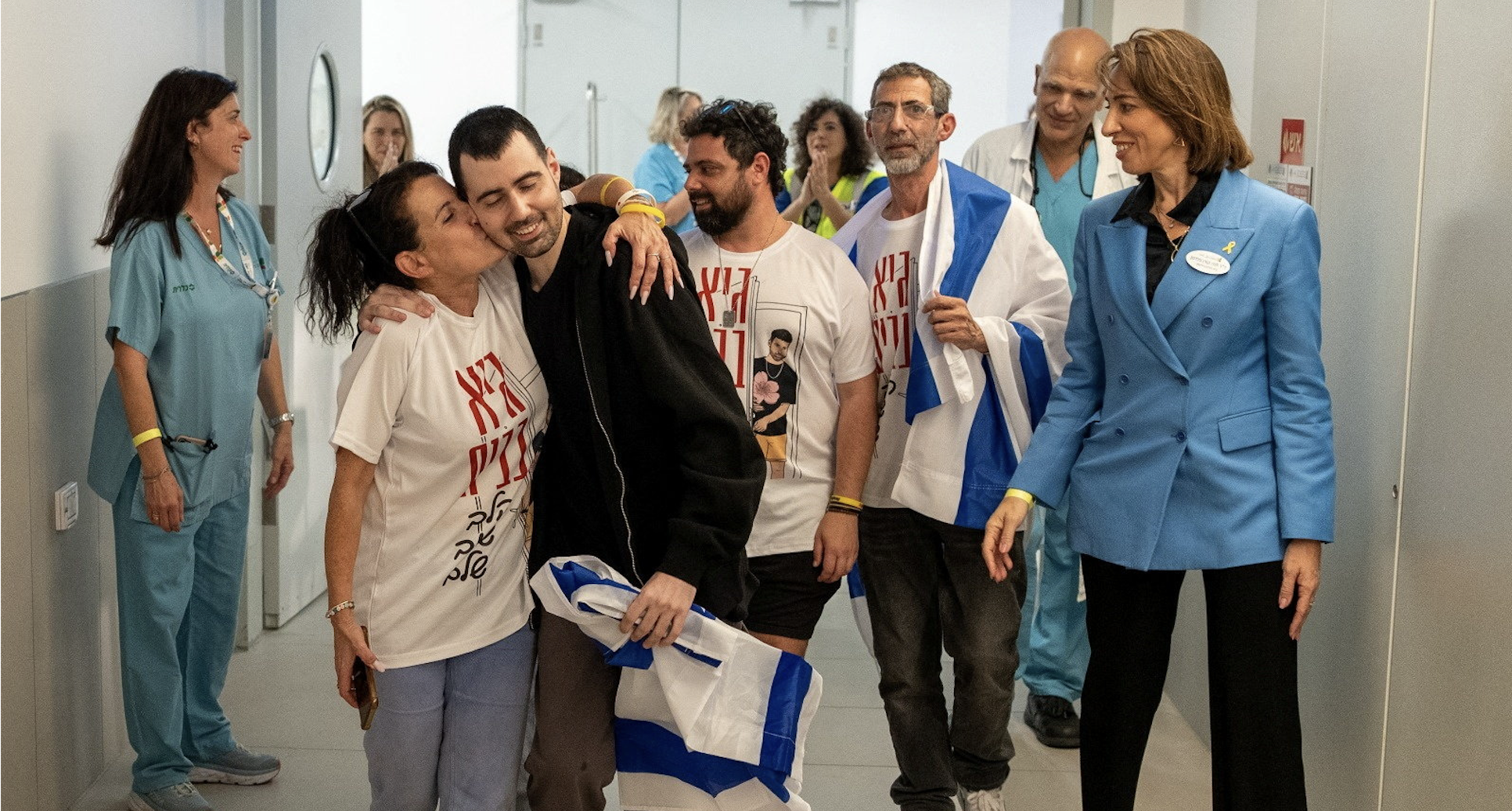 Momentul emoționant al revederii cu familia, după 738 de zile de captivitate, al unui fost ostatic israelian cu origini românești