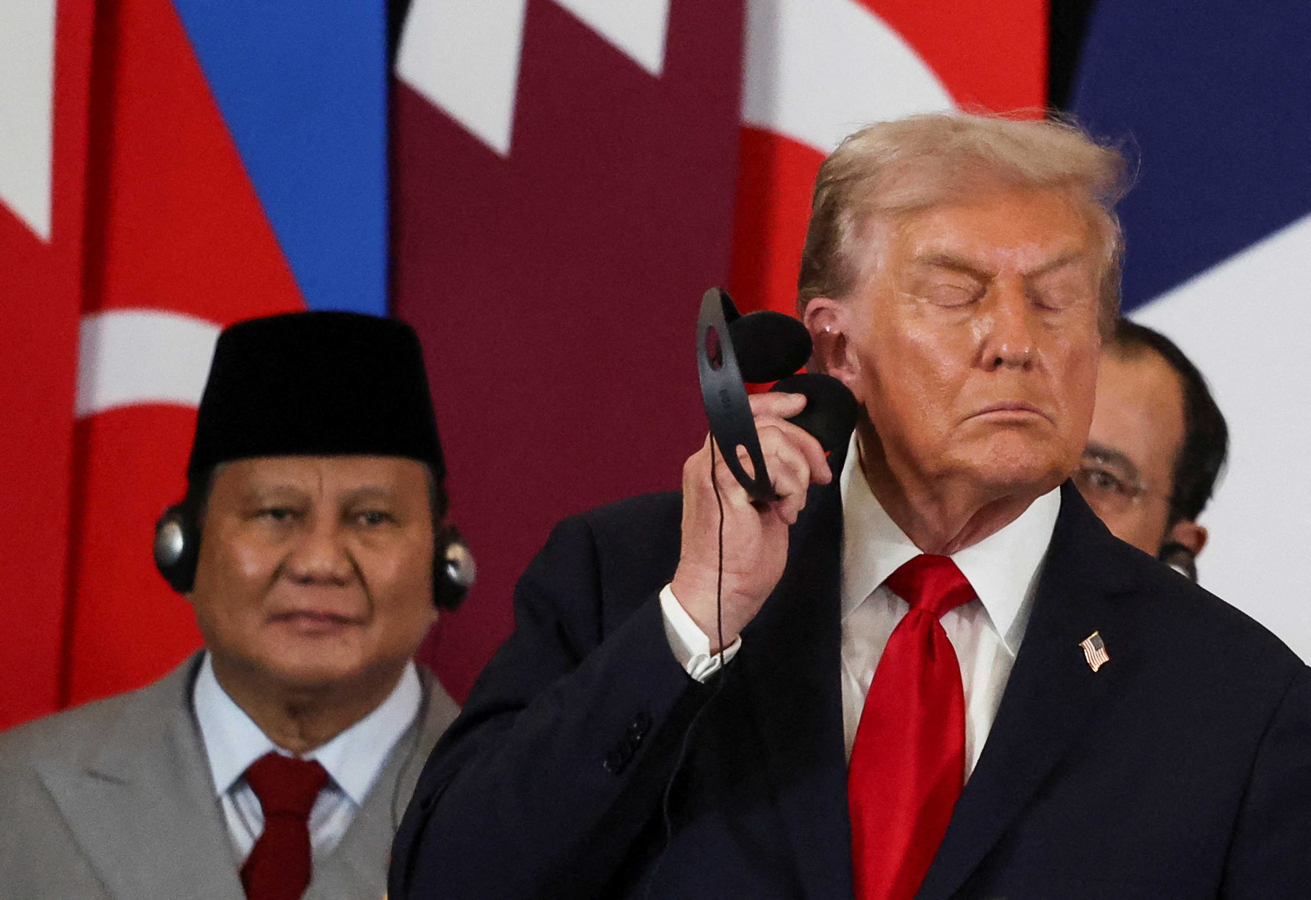 Un microfon uitat deschis a surprins momentul în care președintele indonezian îi cerea lui Trump o întâlnire cu fiul său, Eric