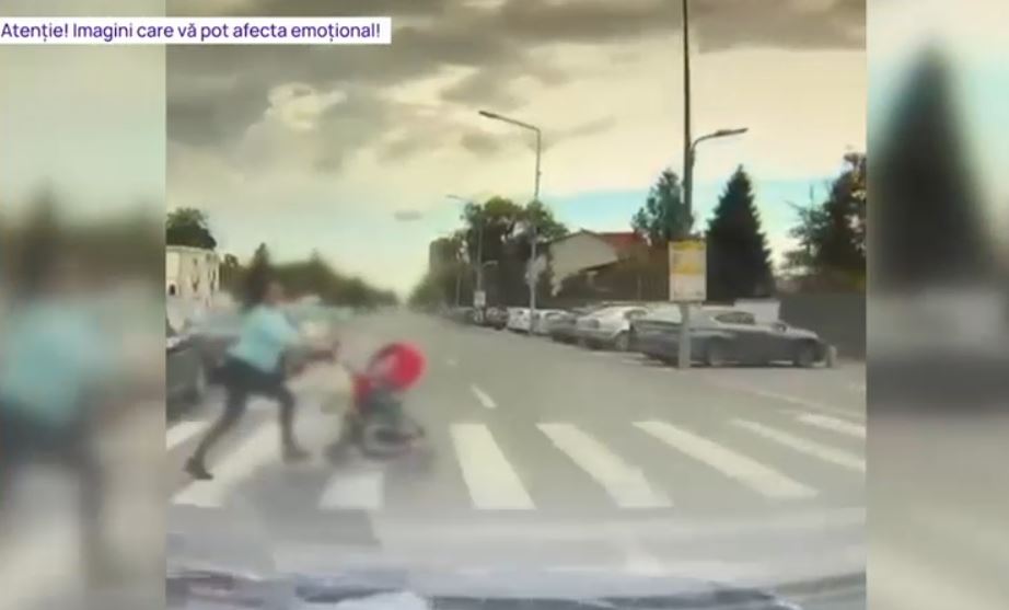 VIDEO Imaginile surprinse de camera de bord a șoferului care a accidentat mortal o mamă pe trecerea de pietoni. Momentul impactului