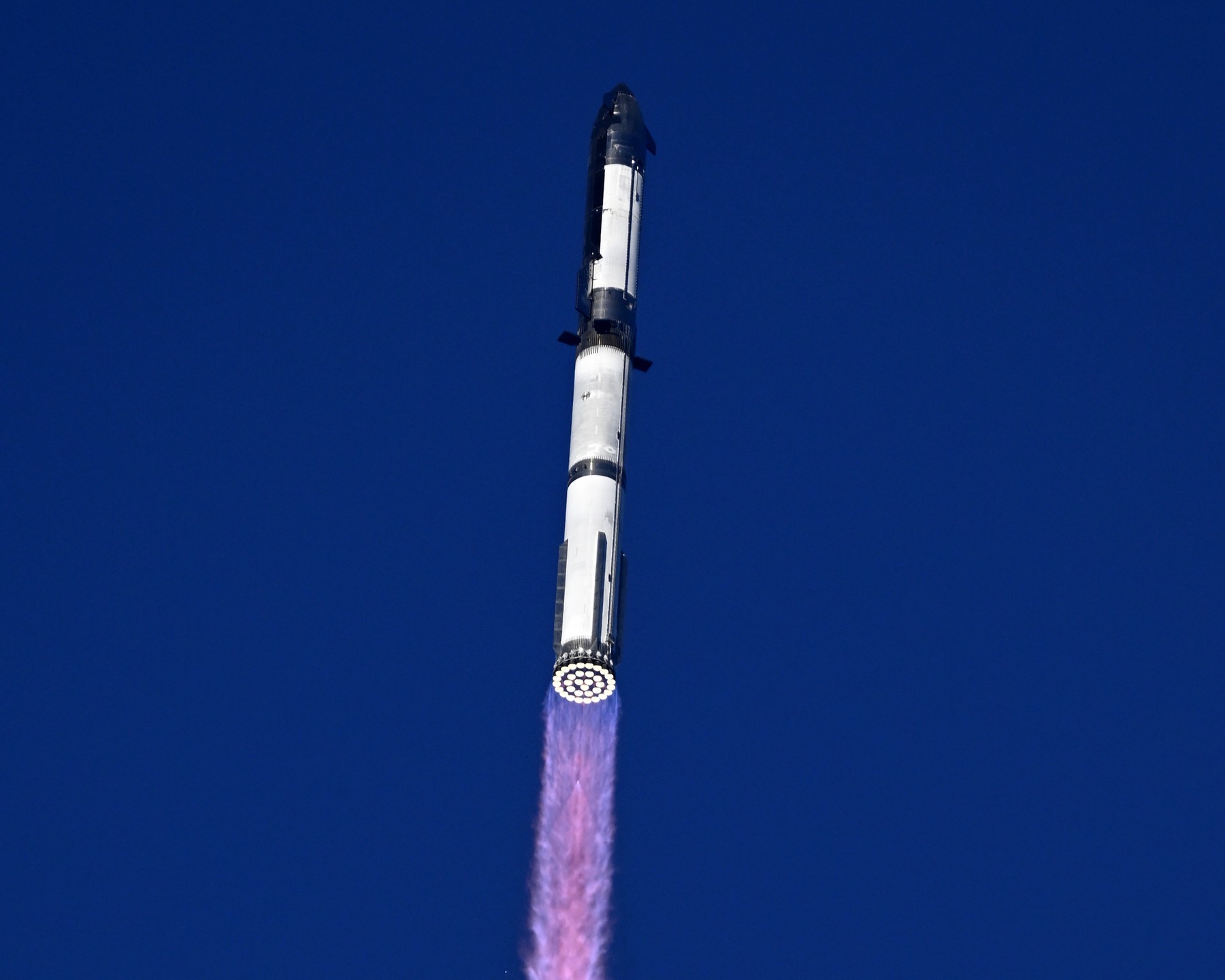 Elon Musk amână planurile pentru Marte: SpaceX se va concentra pe o misiune spre Lună, în 2027