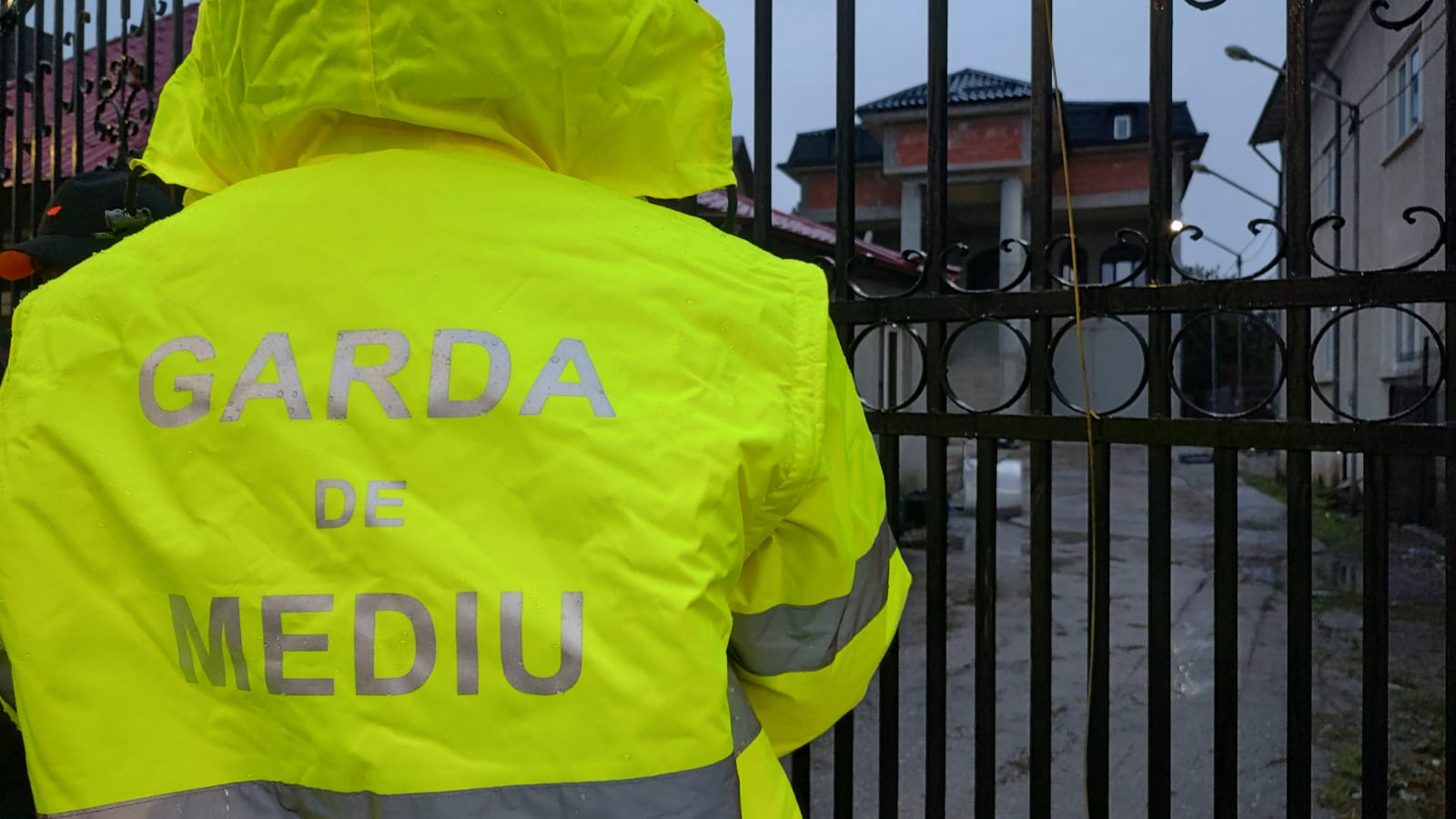 Control cu drone la Sintești: Garda Națională de Mediu testează echipamentele luate prin PNRR pentru depistarea arderilor ilegale