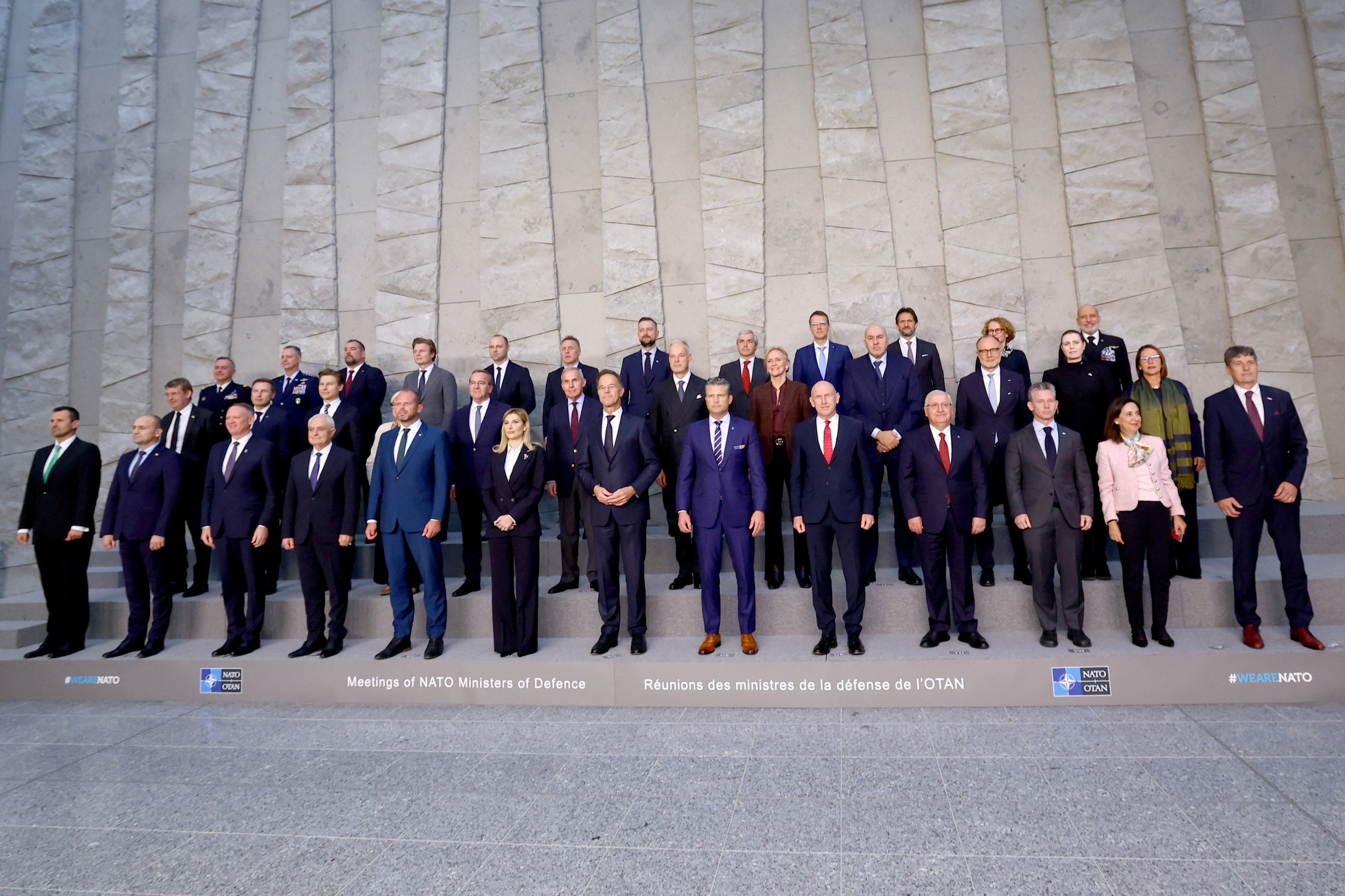 Reuniune NATO la Bruxelles. Miniștrii apărării au discutat despre amenințările Rusiei în Europa și sprijinul pentru Ucraina