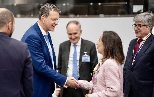 Ministrul Apărării, discuții cu omologul spaniol. Moșteanu „apreciază participarea activă a Spaniei la Grupul de Luptă NATO în România”