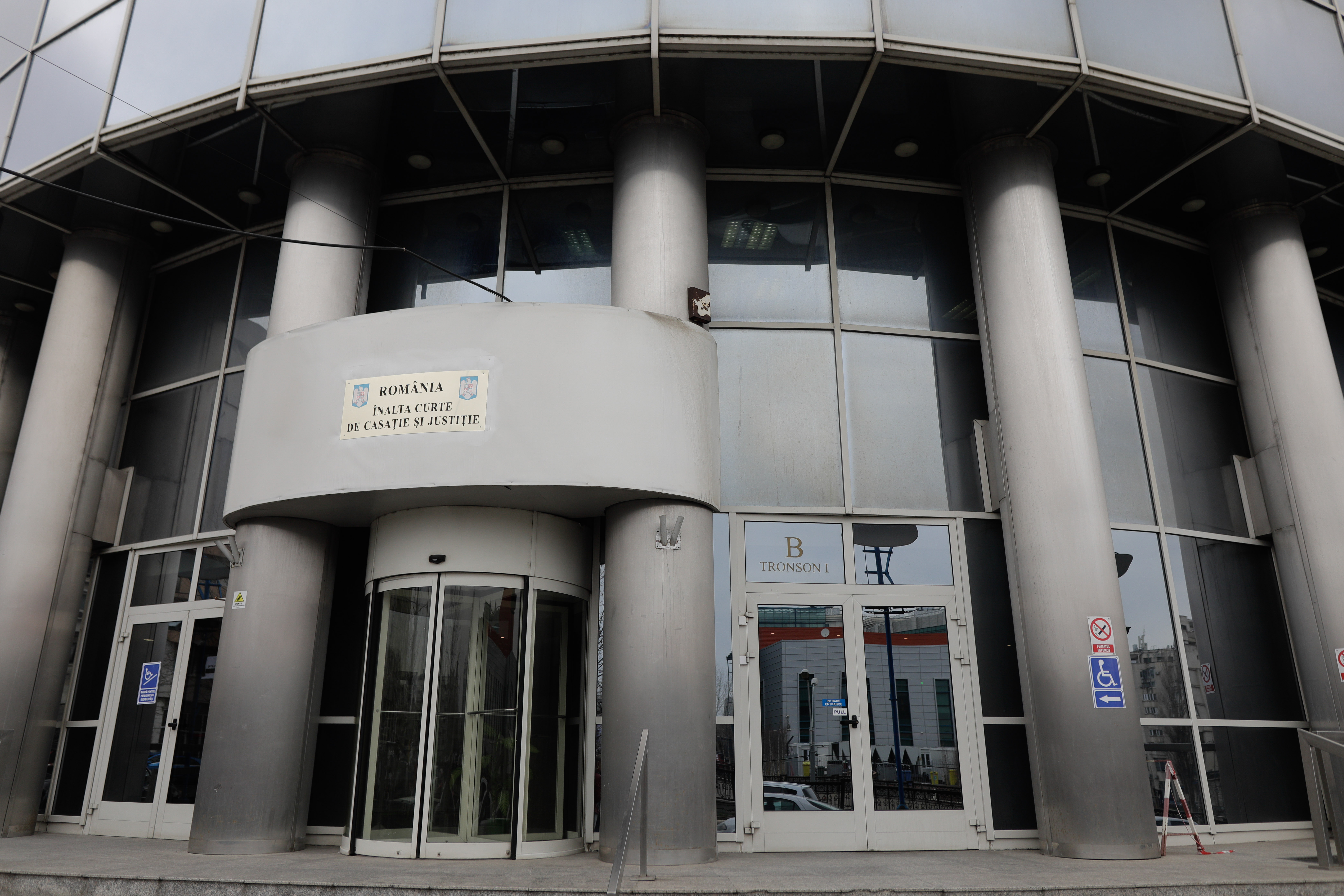 Înalta Curte decide joi dacă sesisează Curtea Constituțională privind legea pensiilor private modificată de Parlament
