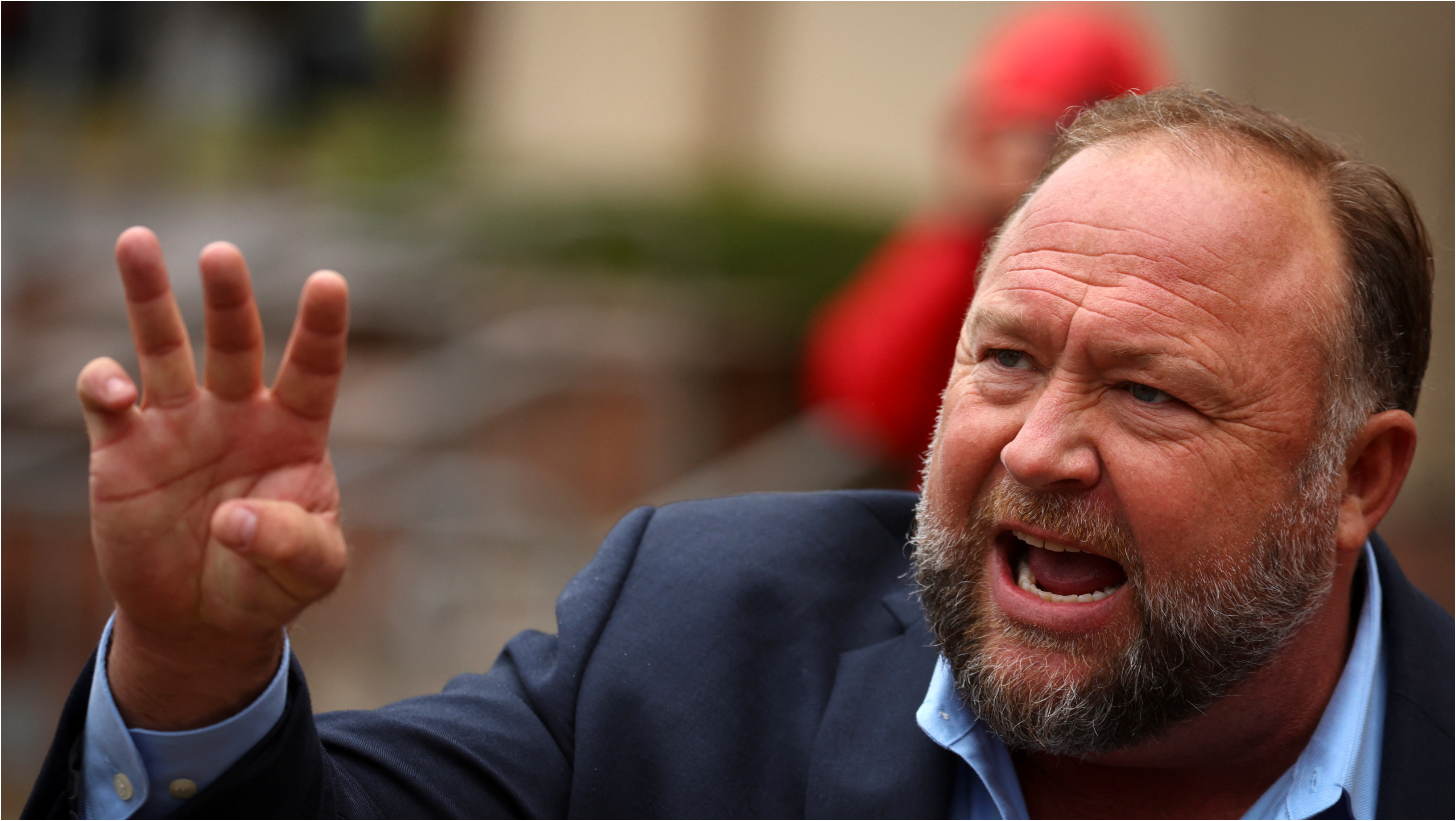 „Condamnare la moarte financiară”. Conspiraționistul Alex Jones trebuie să plătească aproape 1,5 miliarde de dolari în cazul Sandy Hook