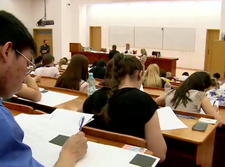 O studentă din Constanța a câștigat procesul împotriva universității care a obligat-o să plăteasă zeci de mii de euro pentru transfer
