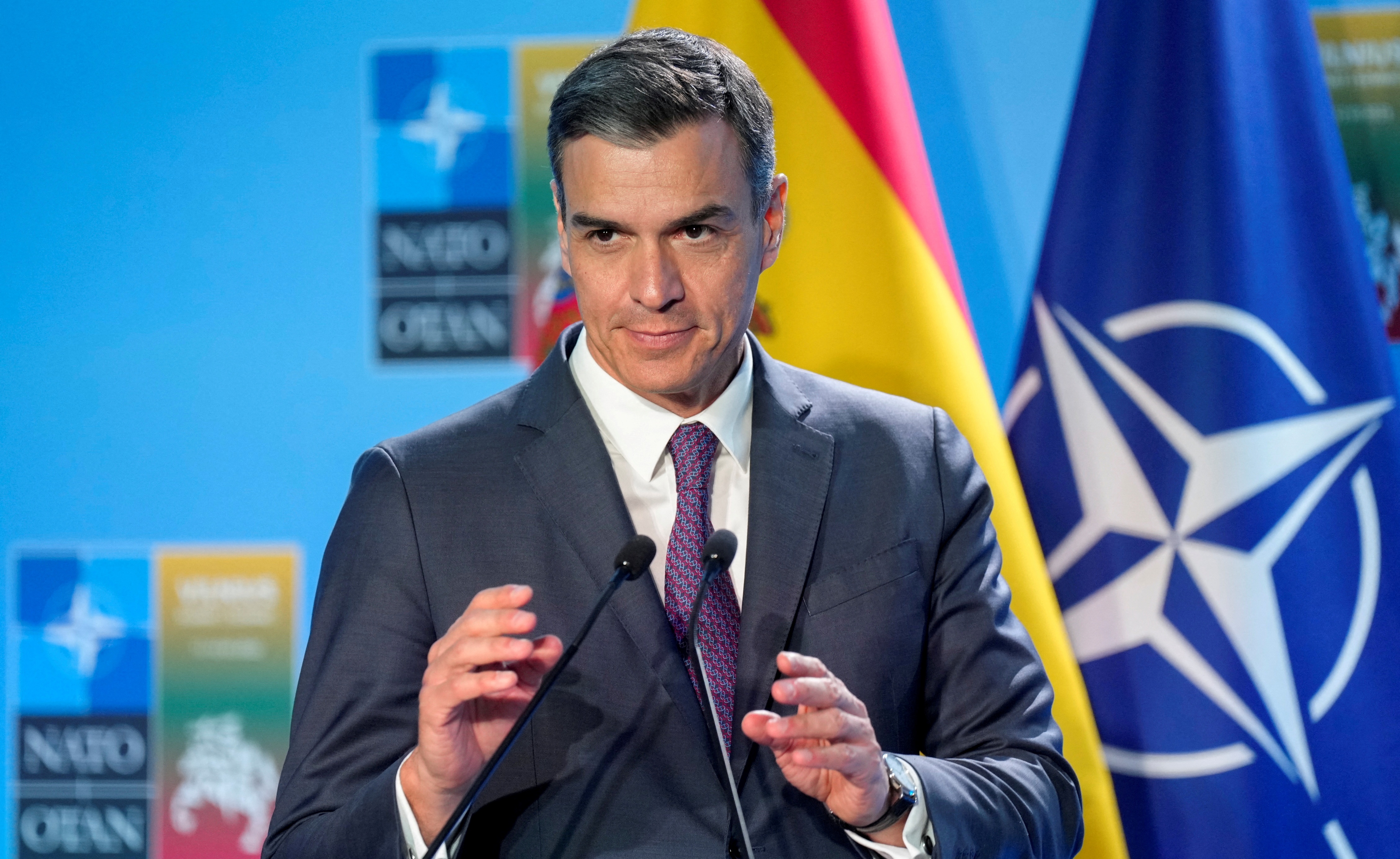 Cum a ajuns premierul spaniol Pedro Sanchez „băiatul rău” din curtea NATO