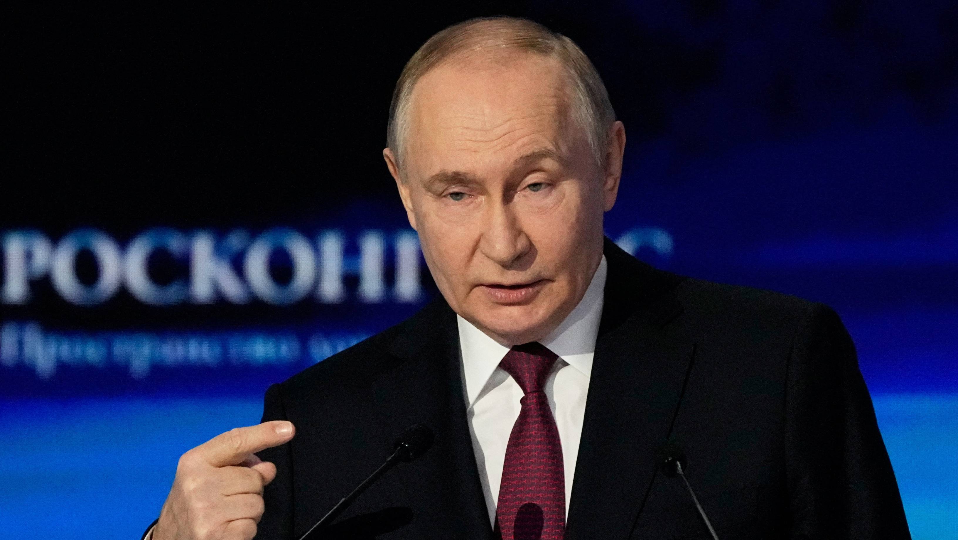 Vladimir Putin se laudă că Rusia este unul dintre principalii producători de petrol în ciuda sancțiunilor