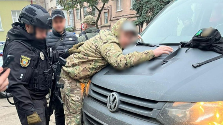 Militari arestati