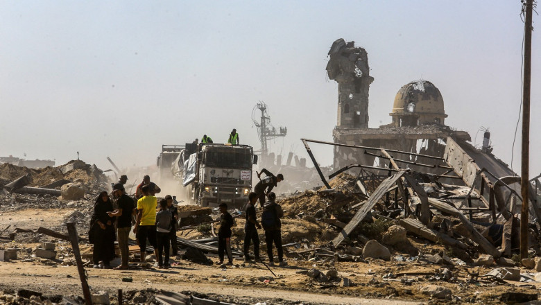 Aid trucks continue to enter Gaza following the ceasefire agreement