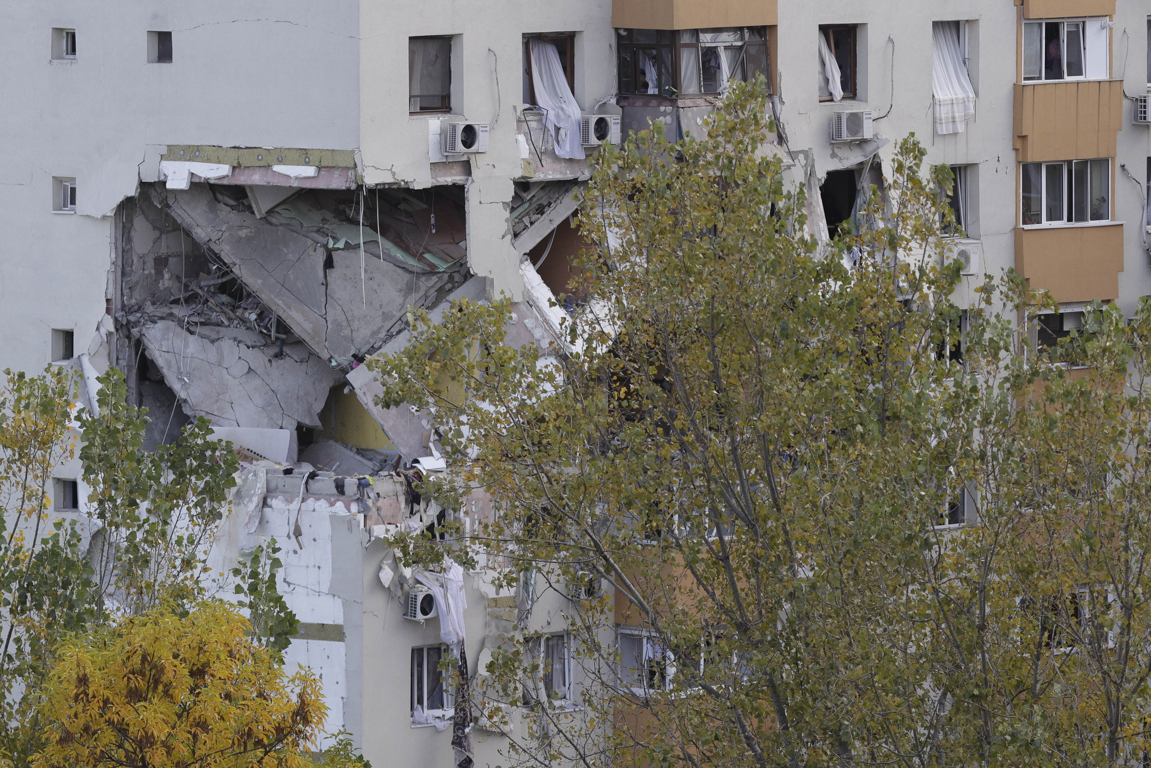 Autoritățile audiază zeci de martori pentru stabilirea cauzelor exploziei din Rahova. „Zona afectată este foarte instabilă”