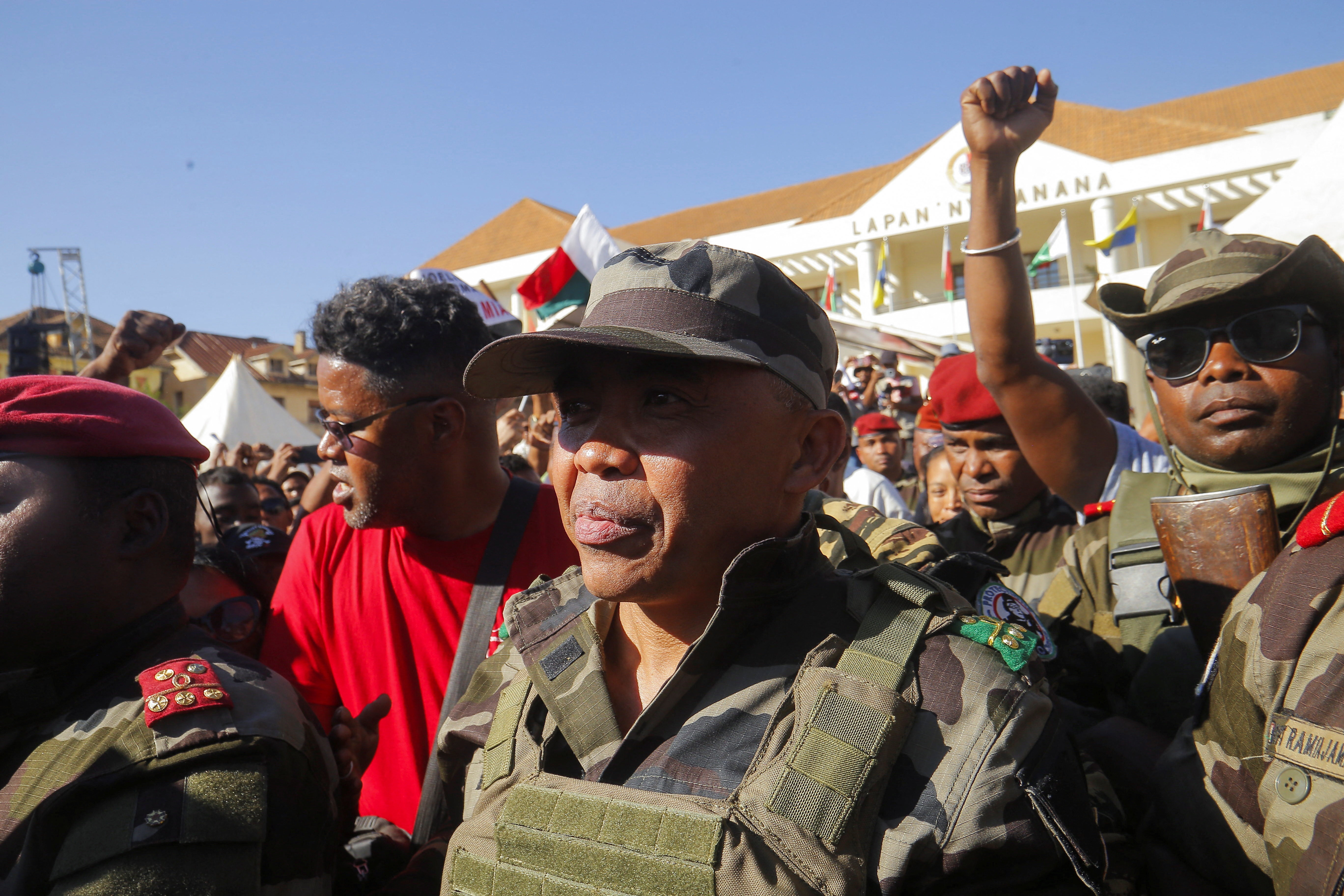 De la închisoare la palatul prezidențial: Cine este colonelul Michael Randrianirina, noul conducător militar al Madagascarului