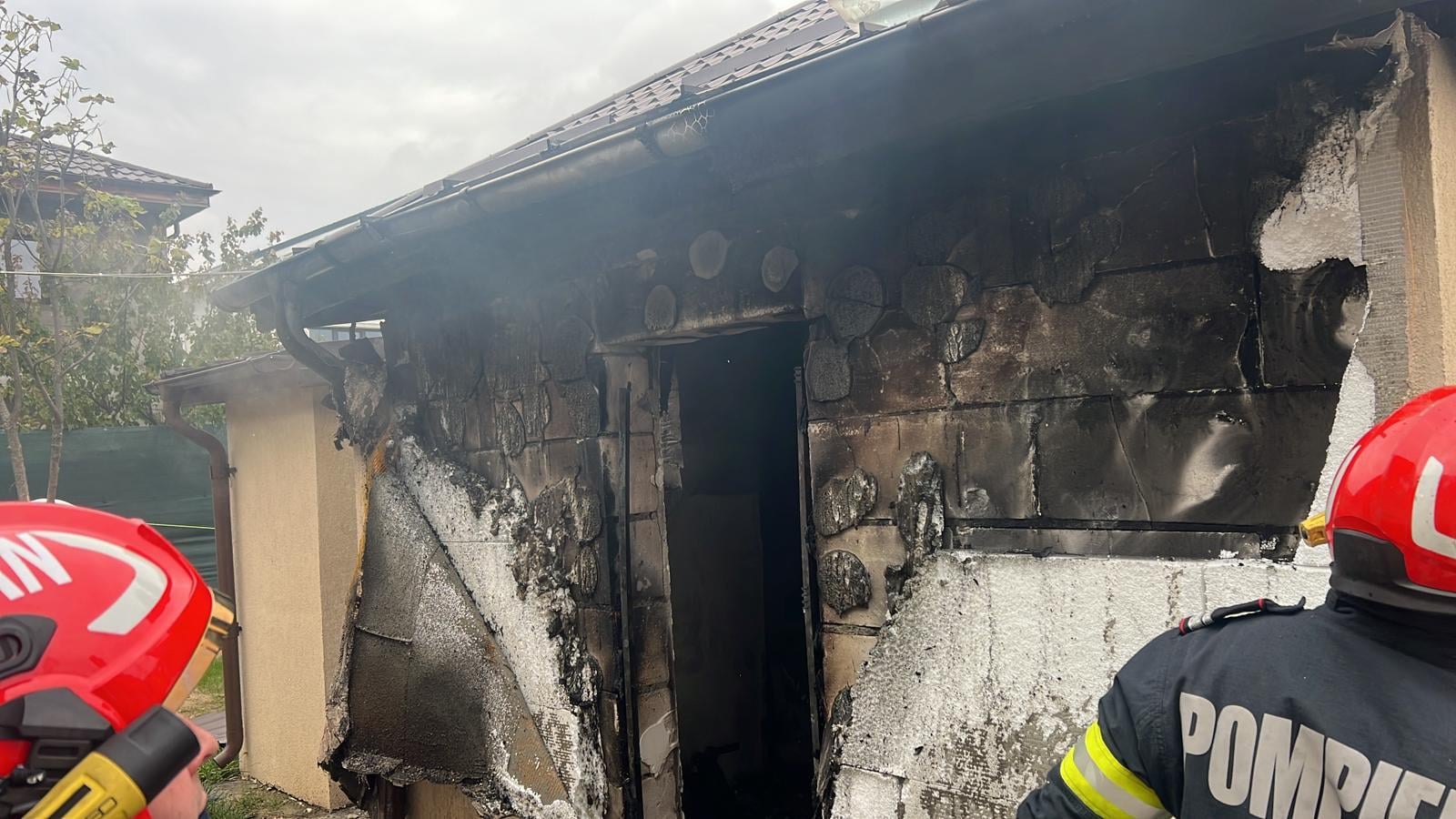 Incendiu la o magazie aflată lângă un cămin de bătrâni din Cornetu. Pompierii au găsit o persoană moartă înăuntru