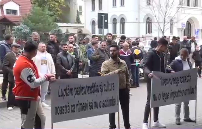 Romski protesti v Târgu Jiu zaradi zakona o prepovedi porok mladoletnikov