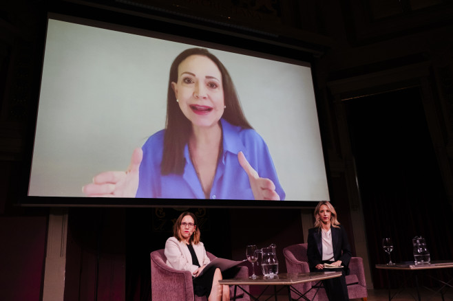 Grupo Libertad y Democracia Forum at the Ateneo
