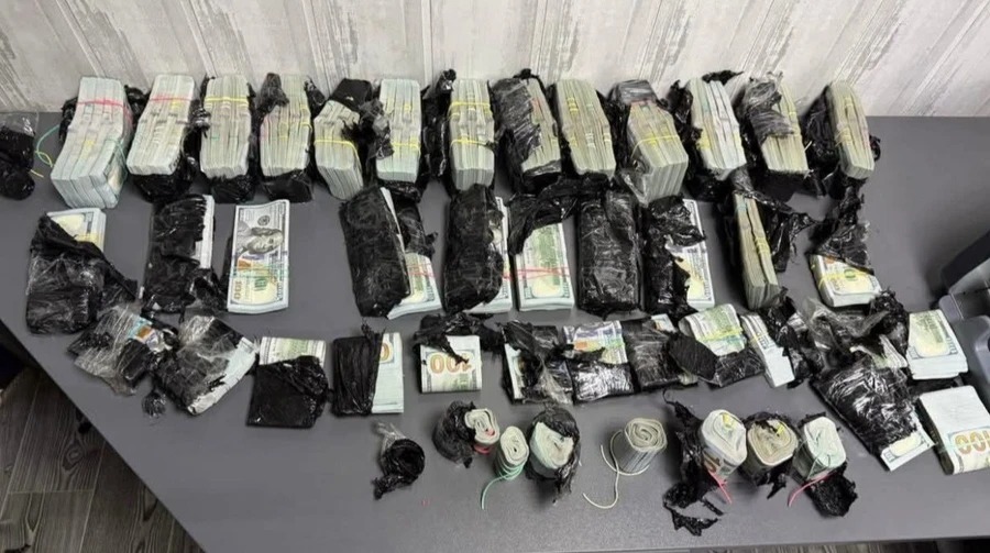 Un Mercedes și un milion de dolari: unde a ascuns o ucraineancă banii cu care voia să intre ilegal în România